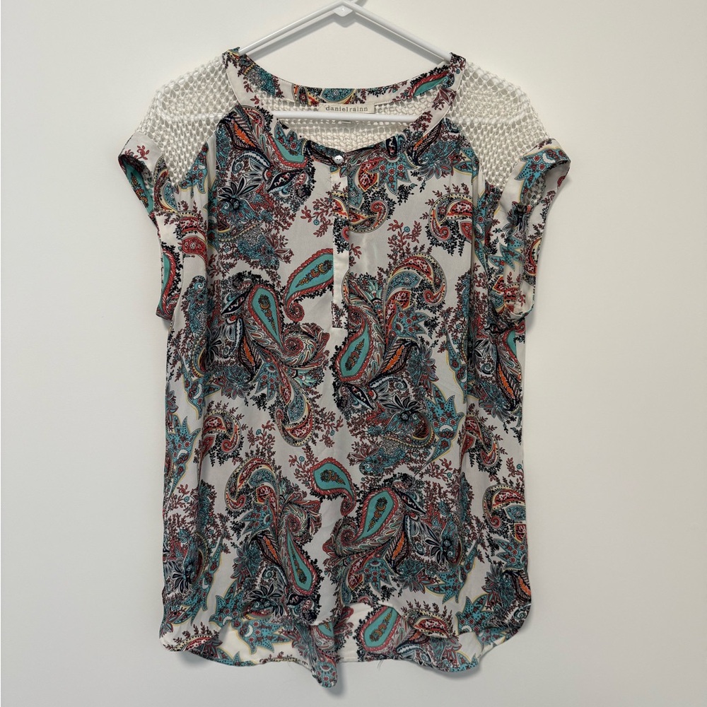Daniel Rainn Blue and White Paisley Sleeveless Blouse